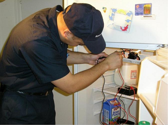 Sửa chữa tủ lạnh ngay khi phát hiện chúng gặp vấn đề về bo mạch