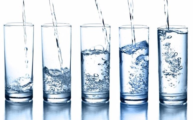 uống đủ 2 lít nước mỗi ngày